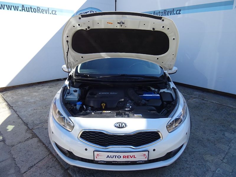 Kia Ceed (2013) 1.6CRDi,94kW,NovéČR,klima - fotka 19 z 21