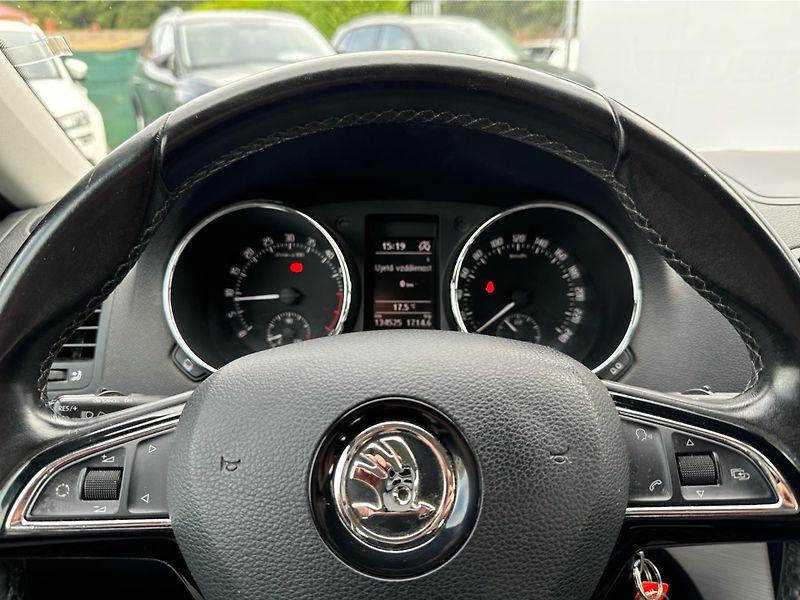 Škoda Yeti 2,0 TDI AMBITION FRESH 4x4 - fotka 15 z 18