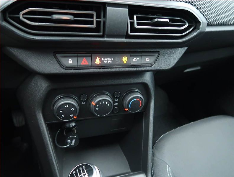 Dacia Sandero (2021) 1.0 TCe, ČR,1.maj, Serv.kniha - fotka 16 z 17