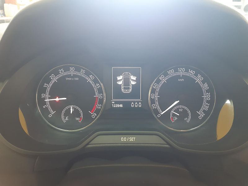 Škoda Octavia 2.0 TDI COMBI KLIMA 122000km!! - fotka 12 z 17