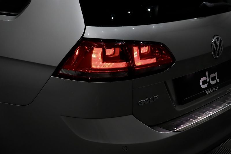 Volkswagen Golf 7 Variant 1.4 TSI 90 kW - fotka 9 z 37