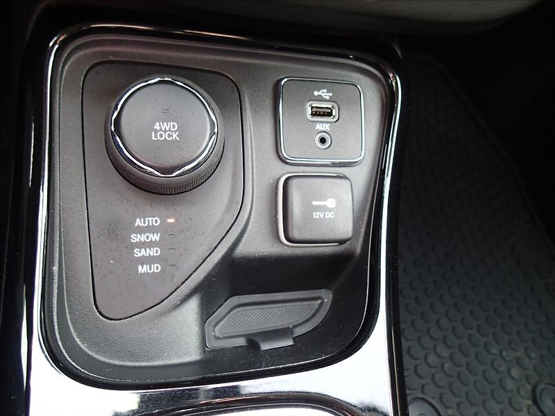Jeep Compass 2,0 103 KW,Longitude 4WD,2.Maj - fotka 23 z 51