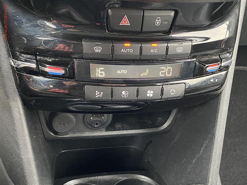 Peugeot 208 (2017) 1.2PT, Roland Garros, panor - fotka 15 z 17