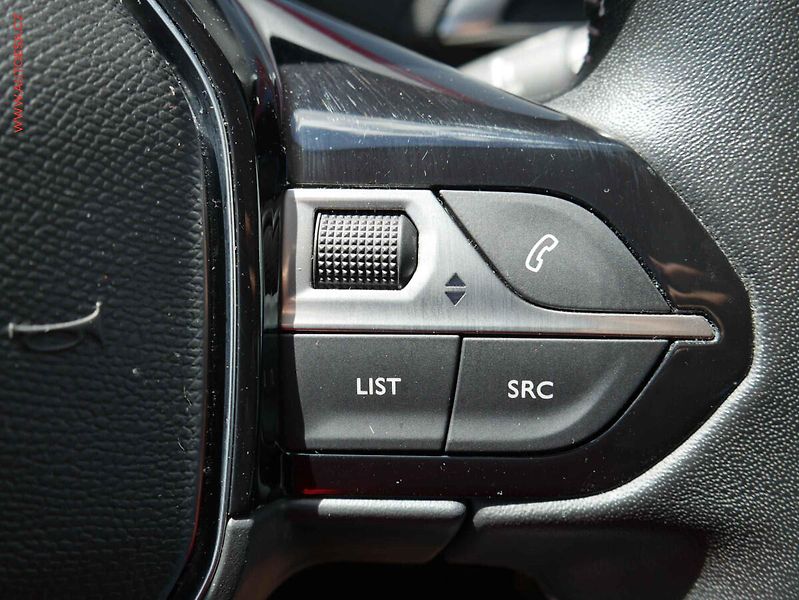 Peugeot 3008 (2020) 1.2 PT, ČR, Active - fotka 15 z 19