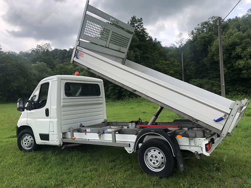 Peugeot Boxer (2021) 2.2HDi sklápěč 3.6m  43000 km  - fotka 2 z 11