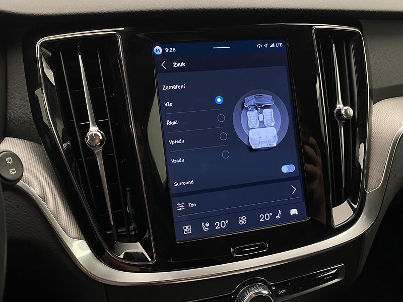 Volvo V60 B4 DARK PLUS AUT CZ - fotka 53 z 54