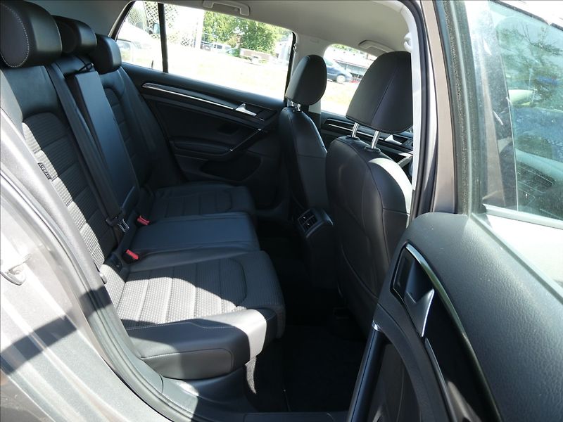 Volkswagen Golf 1,4 TSi 103kW DSG, webasto - fotka 27 z 51