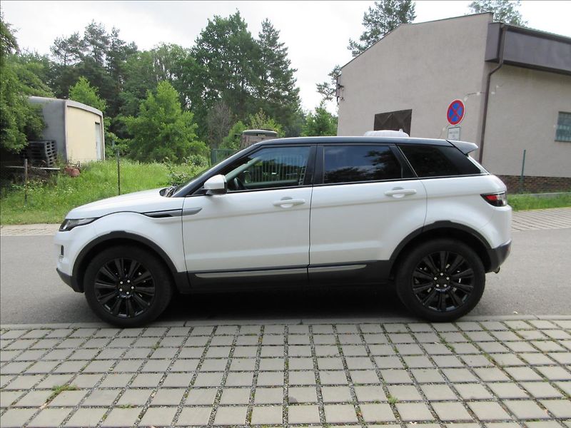 Land Rover Range Rover Evoque 2,2 TD4, 4x4, AT, Panorama, Ků - fotka 6 z 31
