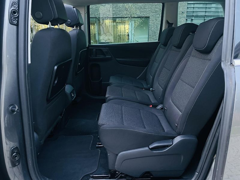 Volkswagen Sharan 2.0TDI MAN 7MÍST TAŽNÉ KAMERA - fotka 31 z 46