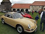 Sraz vozů Porsche ve Švihově na hradě.