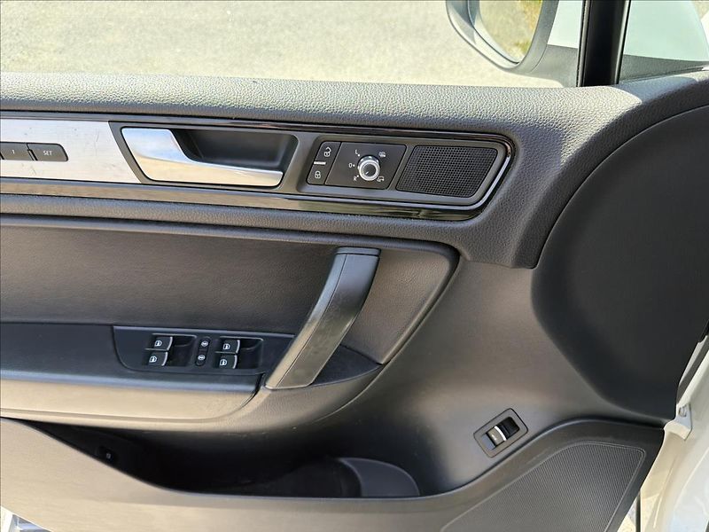 Volkswagen Touareg 3,0 TDi 180 Kw Highline tažné - fotka 29 z 38