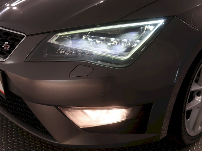 Seat Leon (2015) ST 2.0TSI 135KW FR NAVI PANORA - fotka 10 z 37