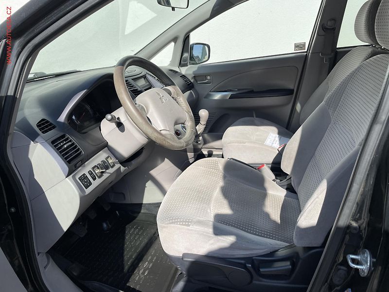 Mitsubishi Grandis (2005) 2.4i, AC, tempo, výhřev sed - fotka 9 z 19