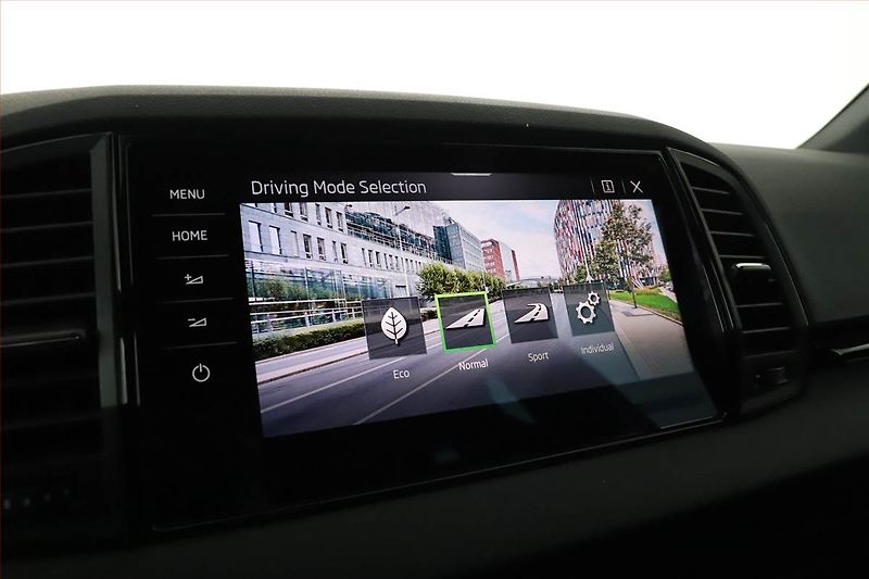 Škoda Karoq (2025) 1.5 TSI, Sportline - fotka 14 z 19