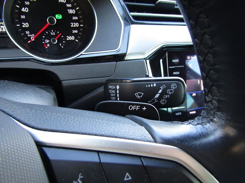 Volkswagen Passat (2021) 2.0 TDI DSG ACC - fotka 35 z 45