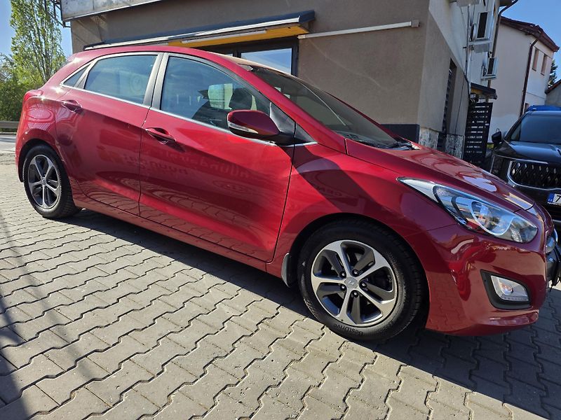 Hyundai i30 1.4-TOP VÝBAVA-AUT.KLIMA - fotka 4 z 15