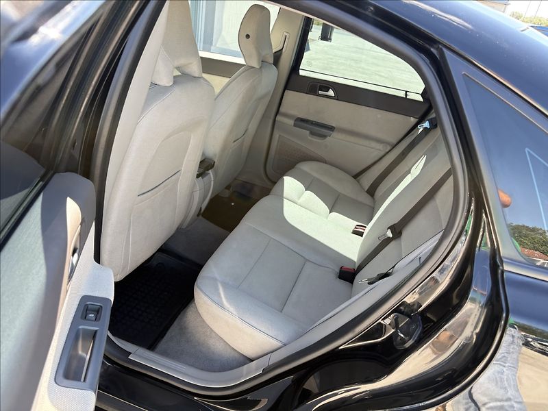Volvo S40 2,0 i 107 KW MANUAL CZ - fotka 20 z 23