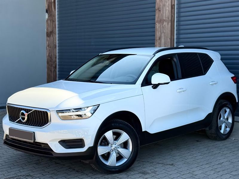 Volvo XC40 T2 Momentum Core LED Kam Asist - fotka 1 z 24