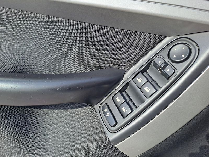 Citroën C4 Picasso (2012) 1.6 HDi SERVISOVANÝ VŮZ - fotka 23 z 29