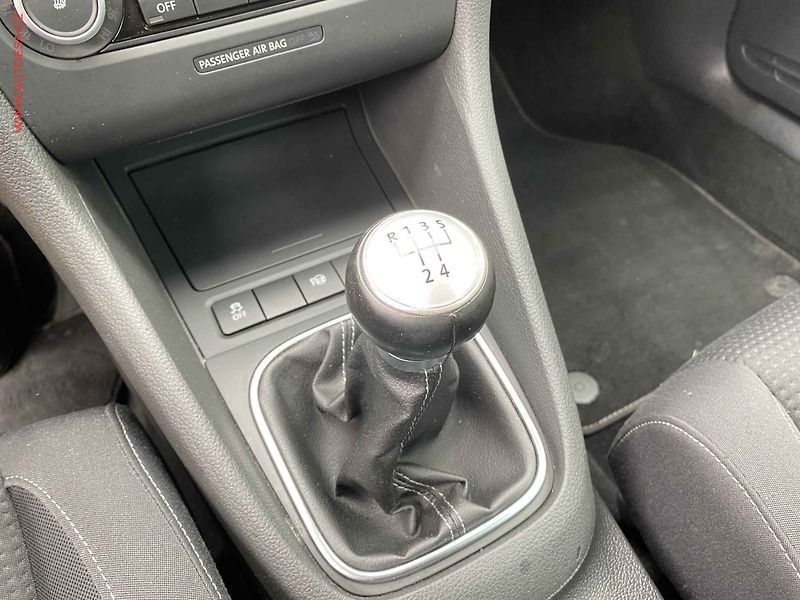 Volkswagen Golf (2010) 1.6 TDi, Team - fotka 16 z 18