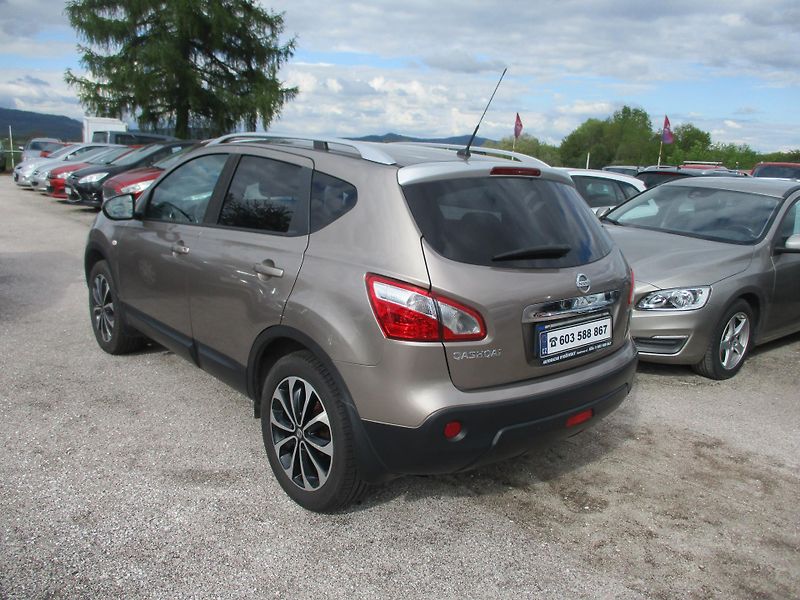 Nissan Qashqai (2013) 1,6i - fotka 4 z 11