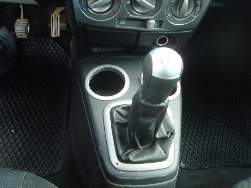 Mazda 2 (2006) 1,2 - fotka 14 z 17