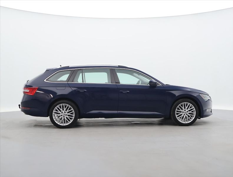 Škoda Superb 2,0 TDI 110kW CZ 4x4 Xenon - fotka 8 z 30