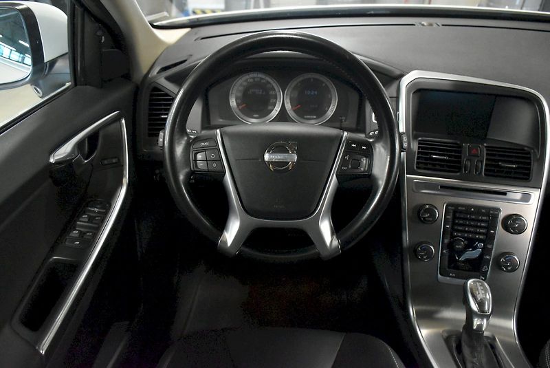 Volvo XC60 (2012) 2.4 D5 120kw 4x4 - fotka 16 z 20