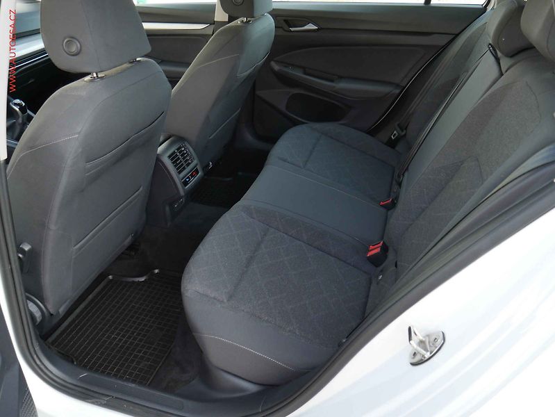 Volkswagen Golf (2023) 2.0 TDi, 1.maj,ČR, Life - fotka 10 z 18