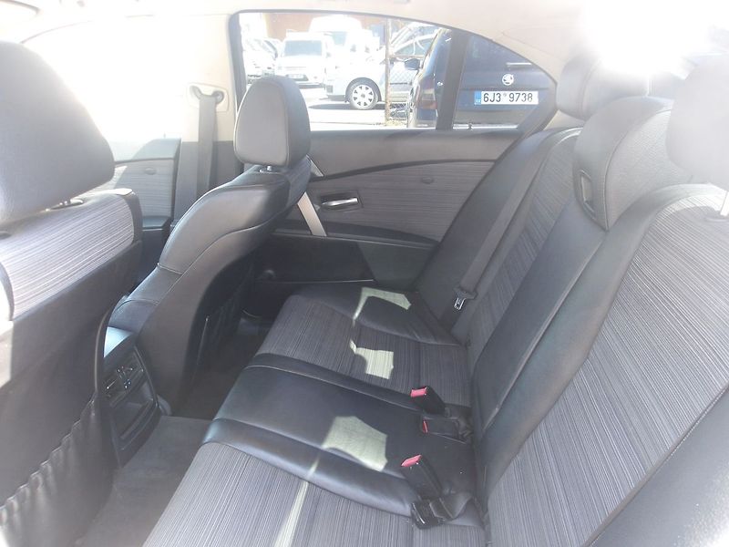 BMW Řada 5 Xi 4x4 AUT ! - fotka 20 z 27