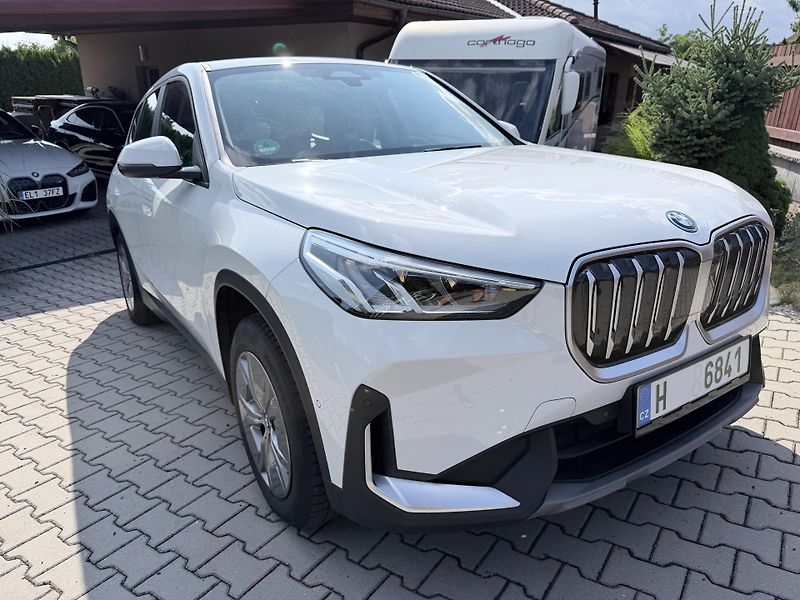 BMW iX1 (2023) - fotka 10 z 15
