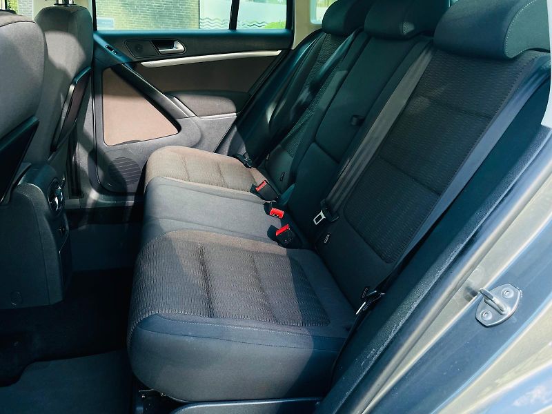 Volkswagen Tiguan 2.0TSI 4x4 AUTOMA KAMERA TAŽNÉ - fotka 32 z 44