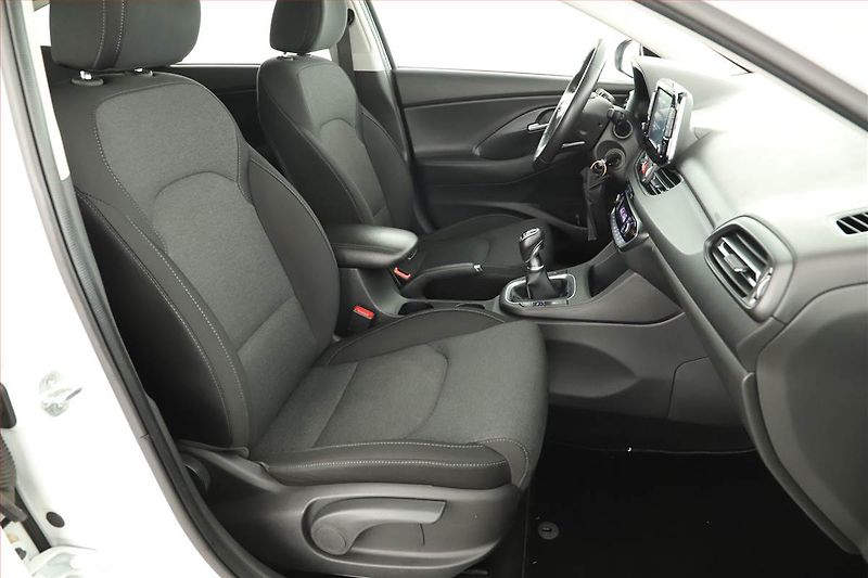 Hyundai i30 (2022) Smart 1.6 CRDi, ČR,1.maj - fotka 13 z 15