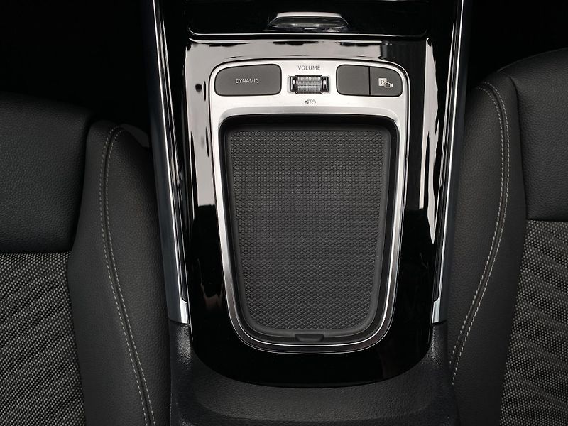 Mercedes-Benz GLA 180 d Progressive Advanced - fotka 15 z 27