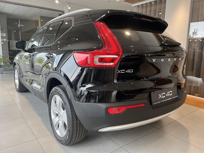 Volvo XC40 (2024) D3 AWD MOMENTUM - fotka 5 z 15