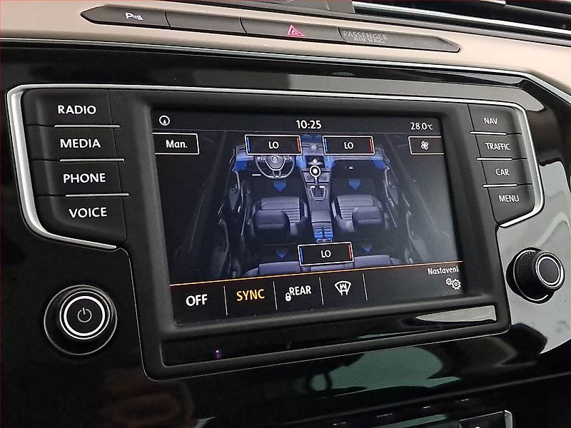 Volkswagen Passat (2015) 2.0 TDI, 4X4, Navi, Tempomat - fotka 17 z 18