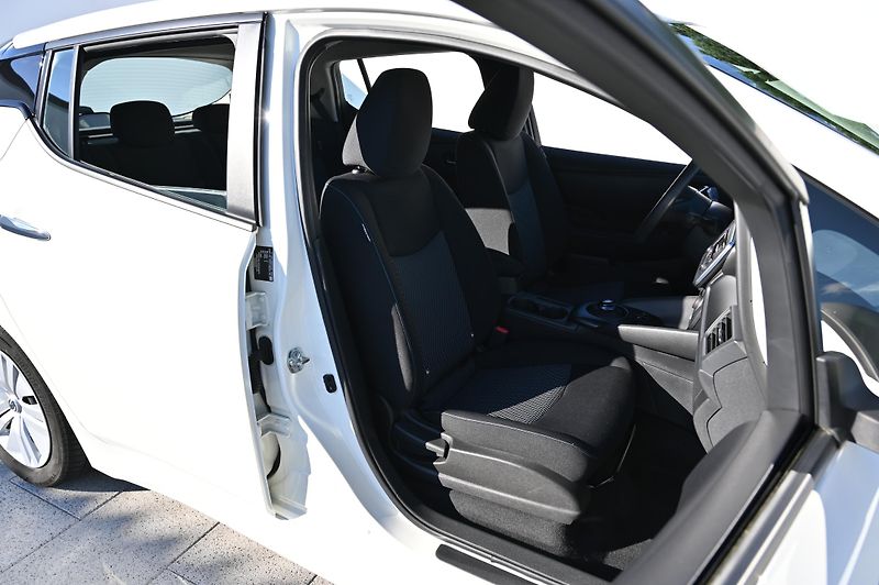 Nissan Leaf Basis 40kWH 110KW 3/2021 - fotka 26 z 34