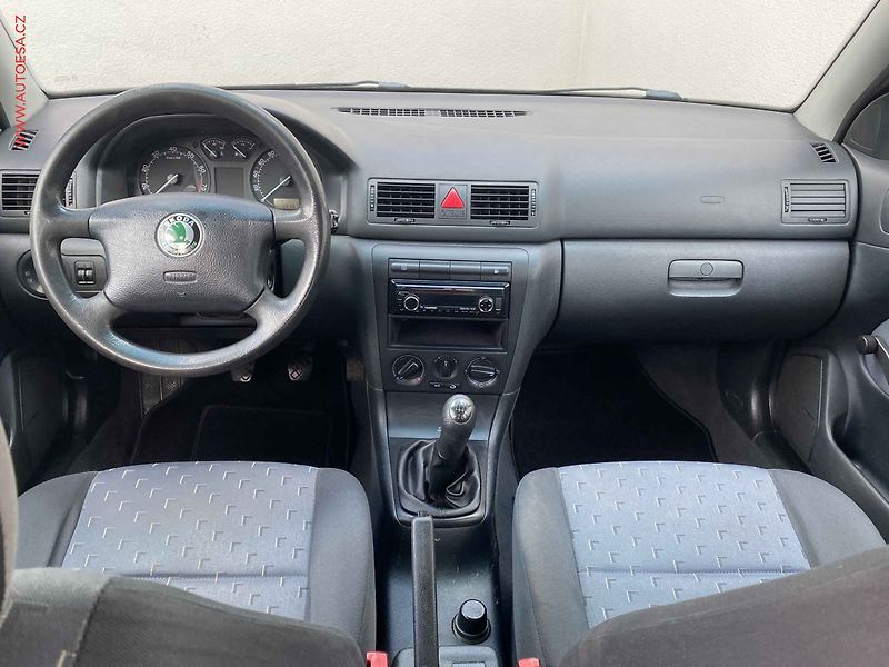 Škoda Octavia (2002) 1.6i, ČR, AC, TZ - fotka 8 z 12