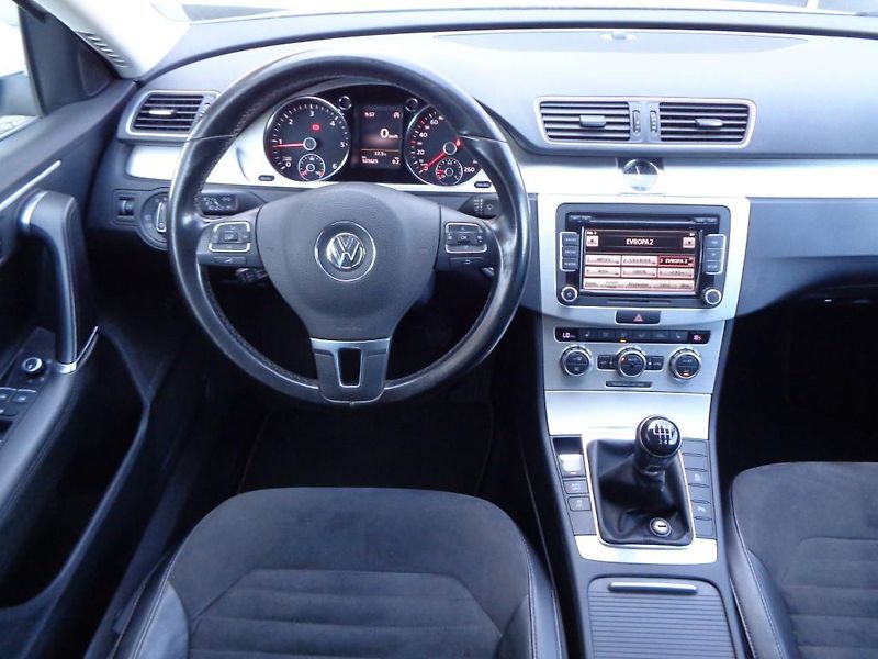 Volkswagen Passat 2.0 TDI Highline 103 kW M6F - fotka 5 z 29