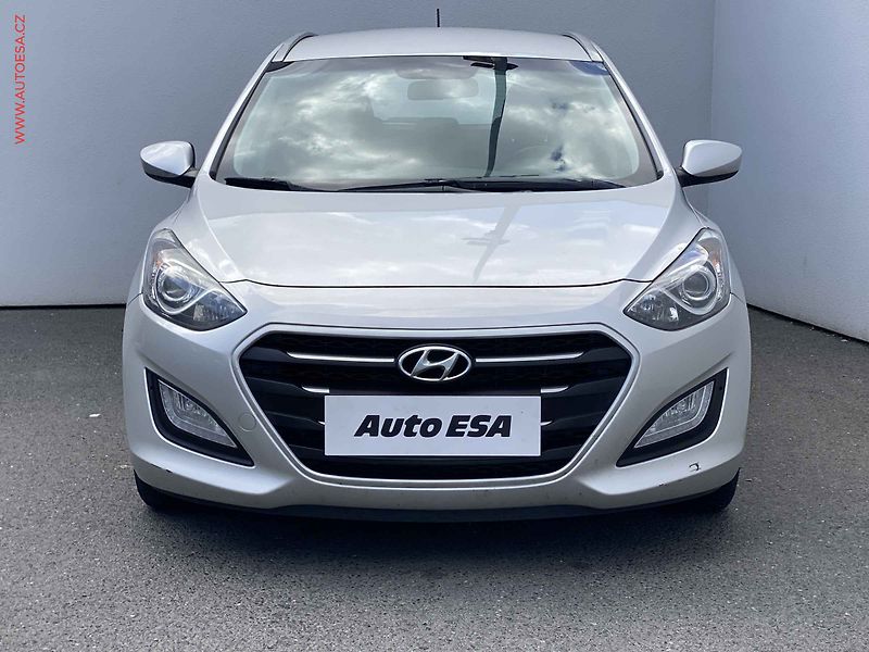 Hyundai i30 (2015) 1.6CRDi, ČR, AC - fotka 2 z 17
