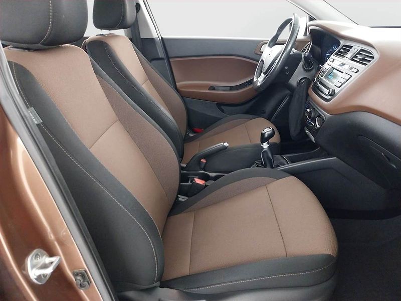 Hyundai i20 (2017) 1.2, ČR,1.maj, Serv.kniha - fotka 9 z 15