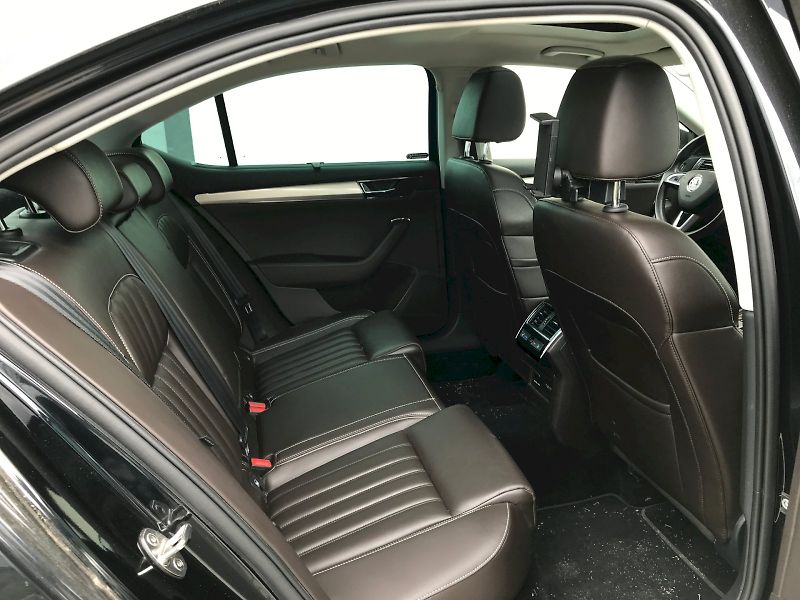 Škoda Superb (2020) GRT L K TS 200/2.0 A7A - fotka 19 z 35