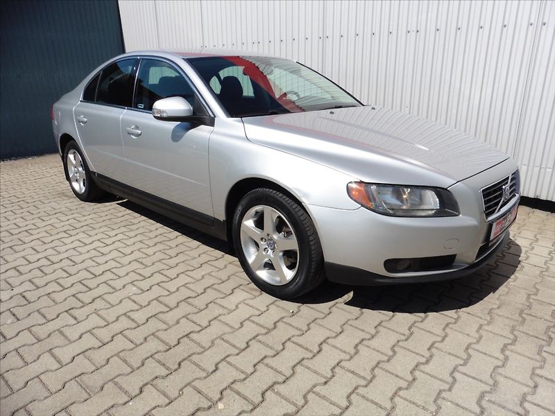 Volvo S80 2,4 D5 Momentum - fotka 2 z 11