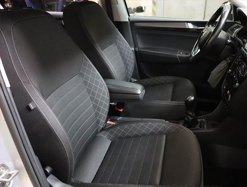 Škoda Rapid (2019) 1.0 TSI, Vyhř. sedaček - fotka 9 z 19