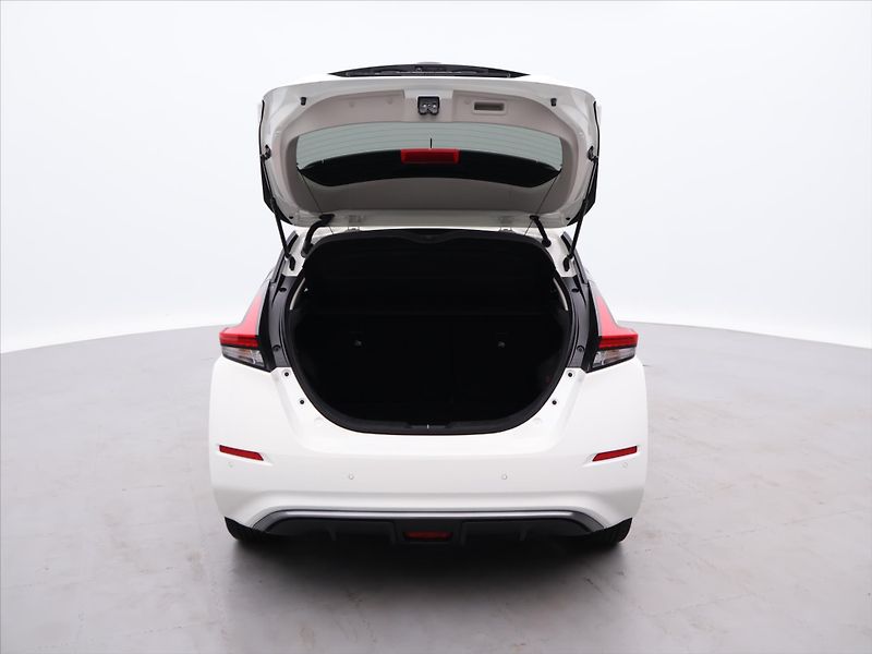 Nissan Leaf 110kW ACENTA 40kWh CZ - fotka 9 z 30