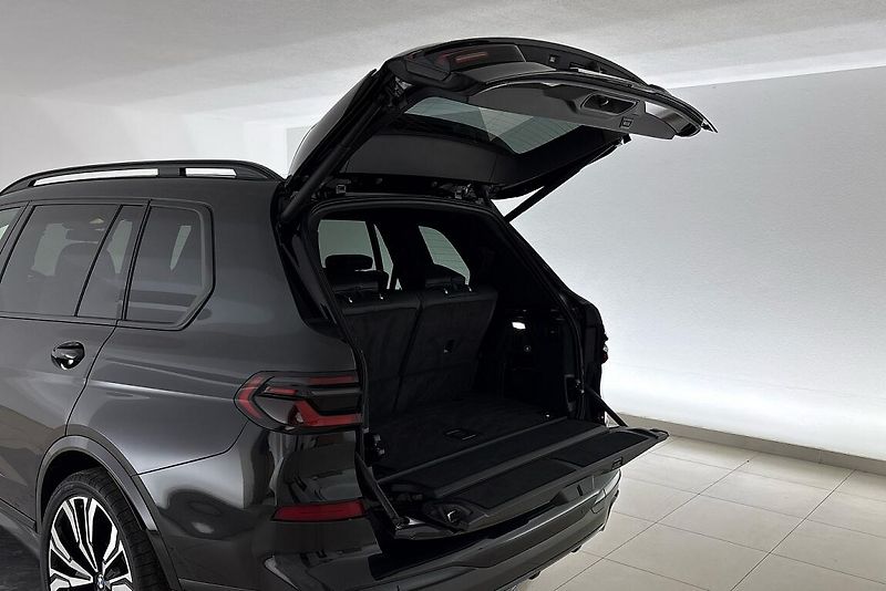 BMW X7 xDrive40d - fotka 10 z 30