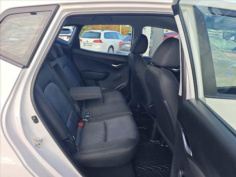 Hyundai ix20 1,6 i CVVT  Trikolor Essential - fotka 13 z 21