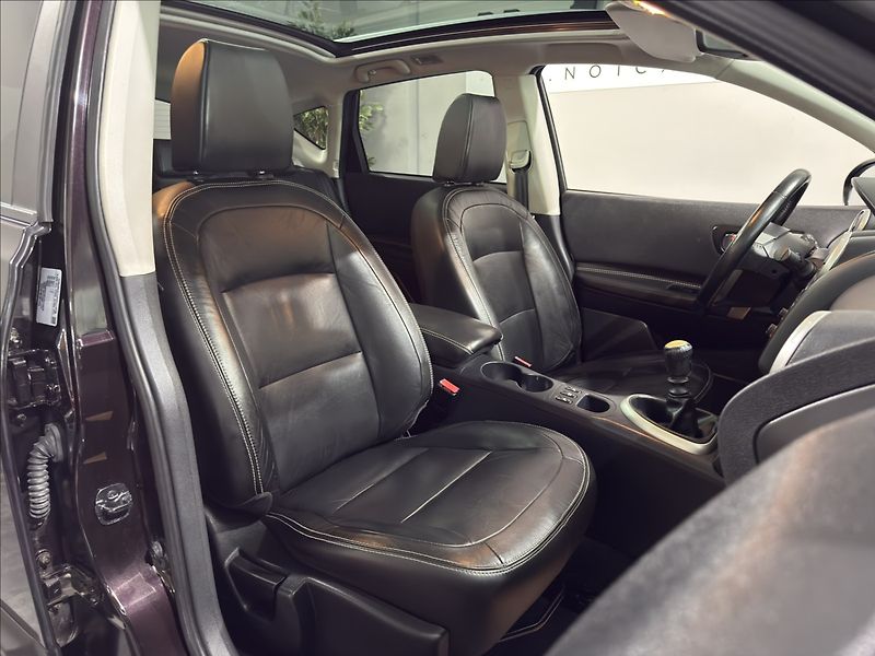 Nissan Qashqai 2,0   dCi PANO XENON KŮŽE NAVI - fotka 24 z 45