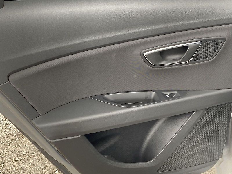 Seat Leon (2015) ST 1.6 TDI DSG Style - fotka 20 z 29