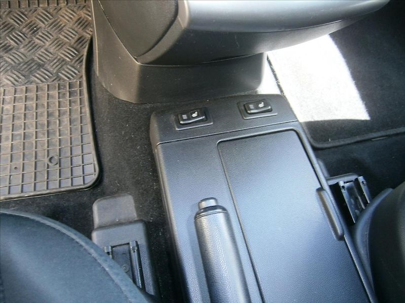 Mazda 5 2,0 D 81 KW - fotka 11 z 12